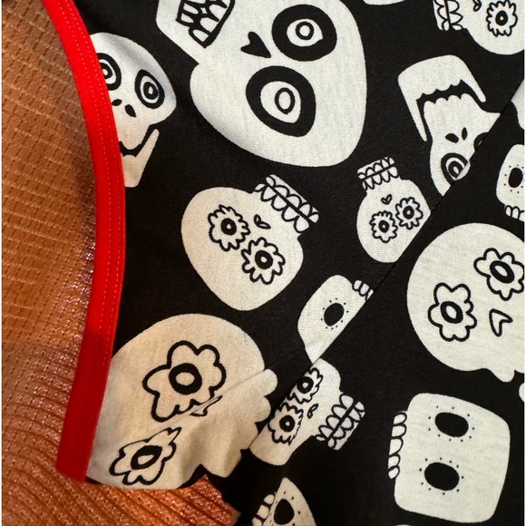 LuLaRoe perfect size 3xl Halloween shirt. - Picture 5 of 5